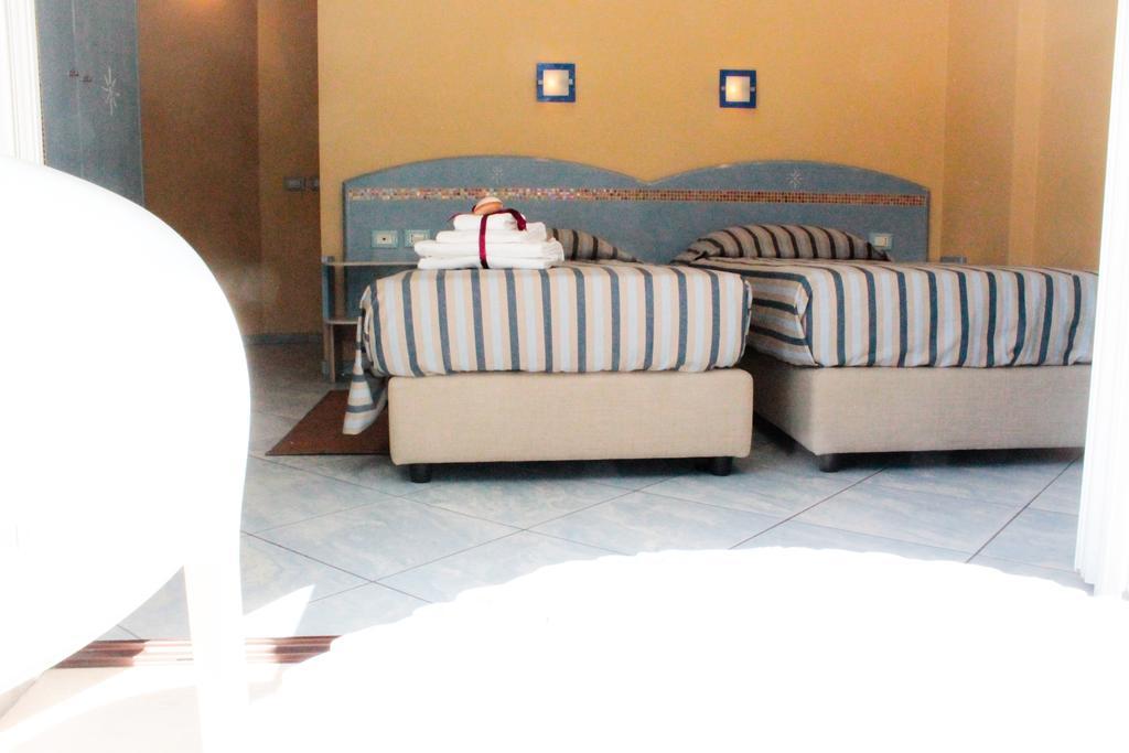 Chentu Lunas Hotel *
