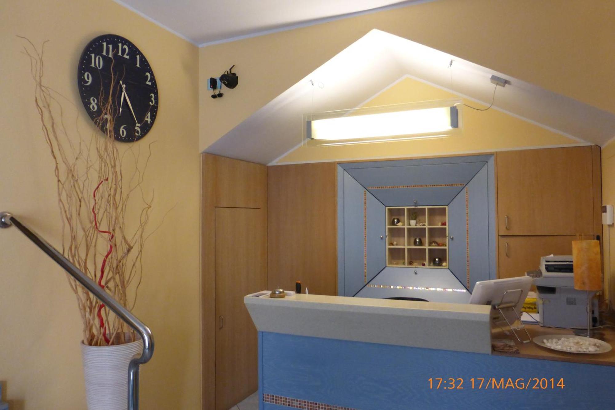 Chentu Lunas Hotel *